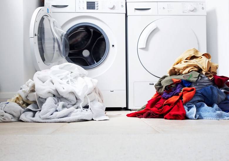 De beste manier om uw kleding te wassen in de wasmachine